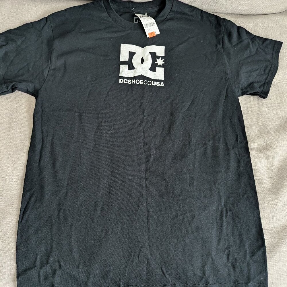 NWT: DC Shoes - Men's Black Short Sleeve T-shirt - Size Medium